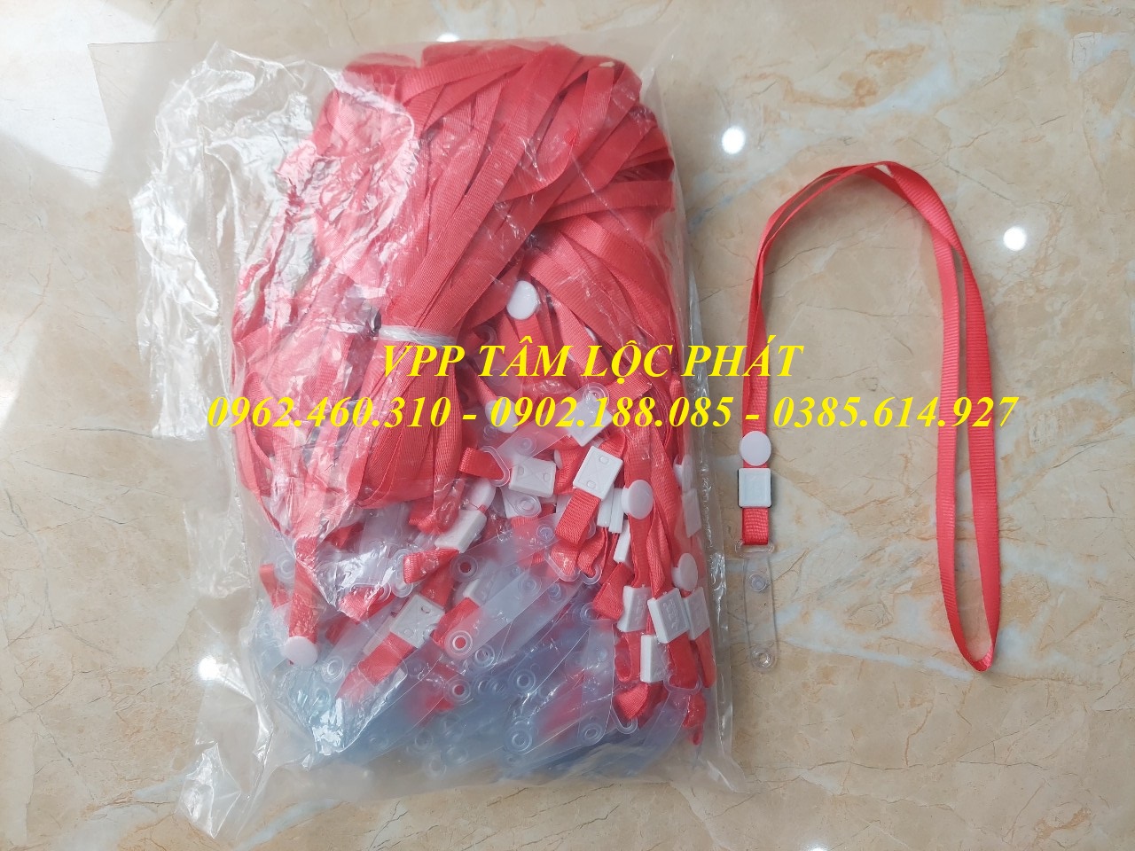 DÂY ĐEO THẺ LỤA MÓC NHỰA MÀU ĐỎ (loại 1)