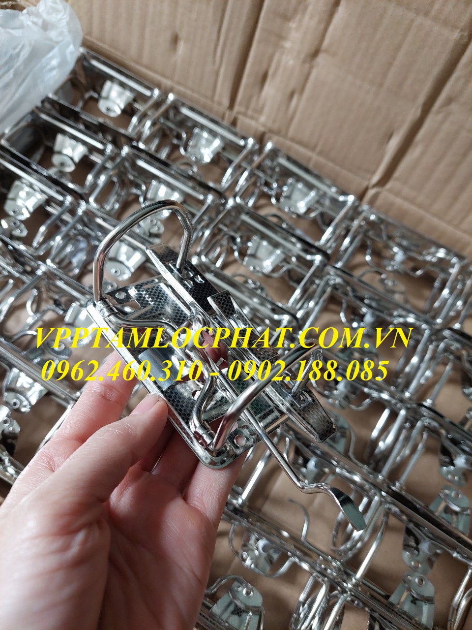 Khóa còng bật 5cm Trà My, Kingjim, Comix (gồm khóa còng + nẹp còng)