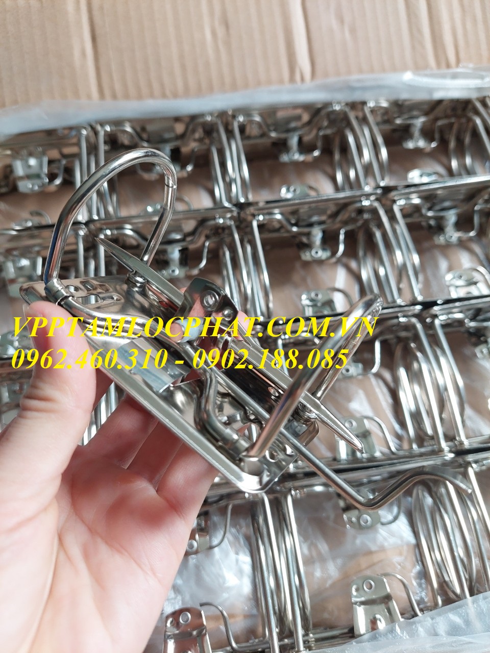 Khóa còng bật 5cm Trà My, Kingjim, Comix (gồm khóa còng + nẹp còng)