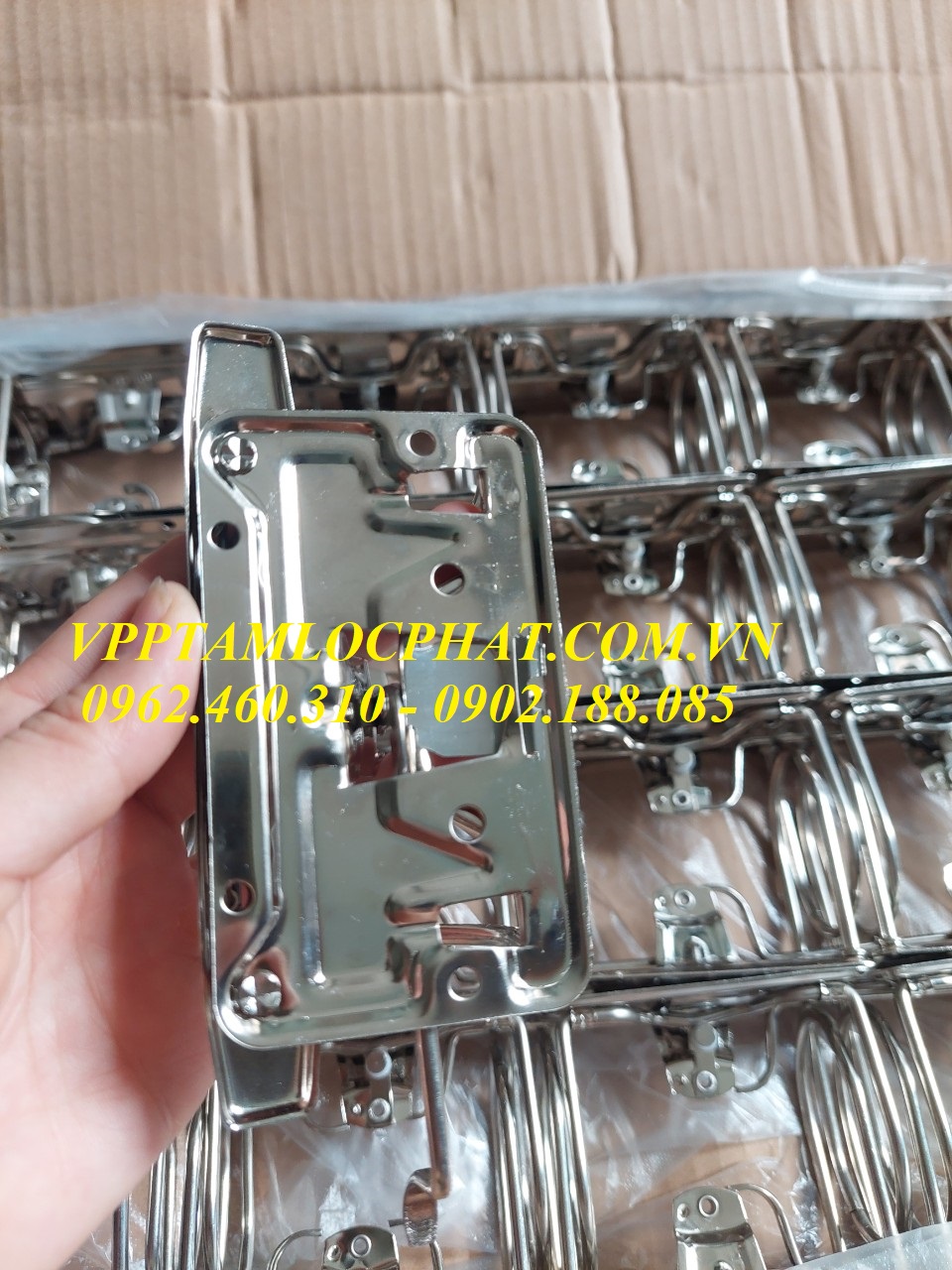 Khóa còng bật 5cm Trà My, Kingjim, Comix (gồm khóa còng + nẹp còng)