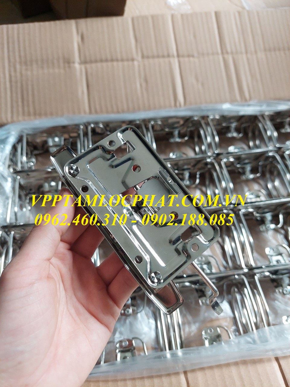 Khóa còng bật 7cm Trà My (gồm khóa còng + nẹp còng)