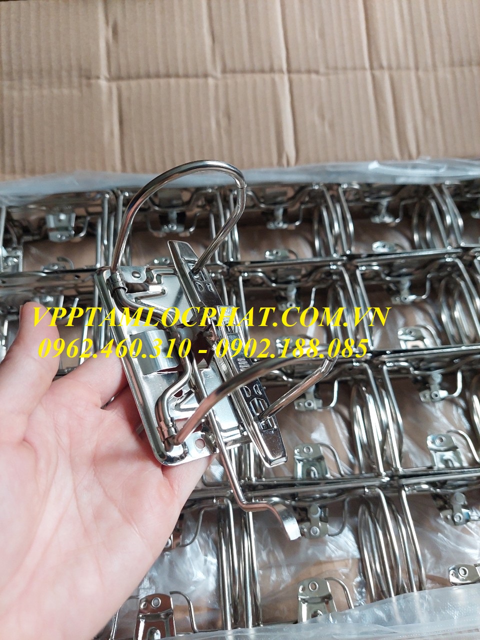 Khóa còng bật 7cm Trà My (gồm khóa còng + nẹp còng)
