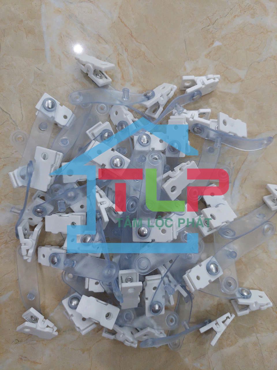 Túi 100 chiếc KẸP THẺ NHỰA màu trắng (HÀNG CAO CẤP)