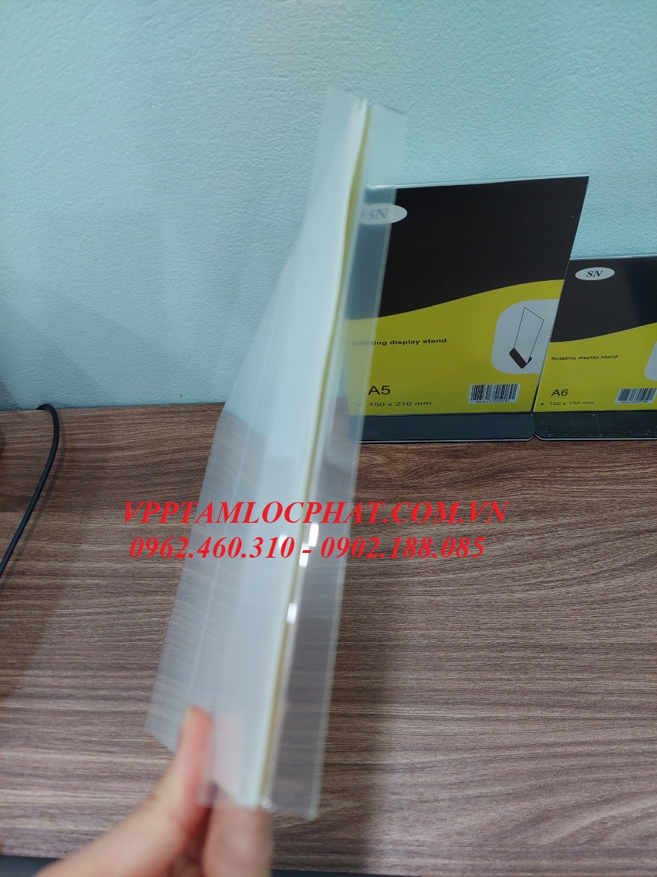 Menu mica A5 SN trong suốt (đế đen)