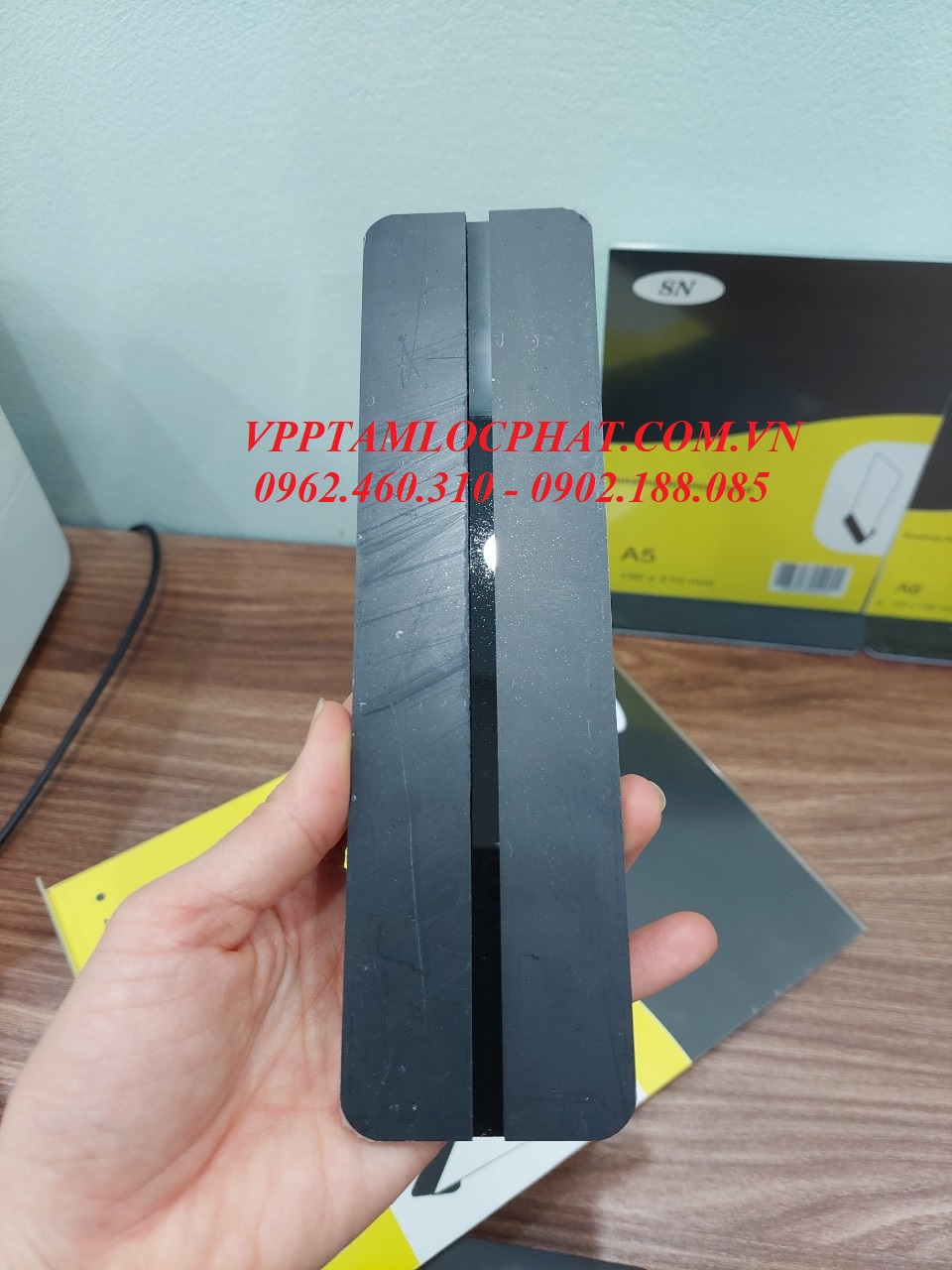 Menu mica A4 SN trong suốt (đế đen)