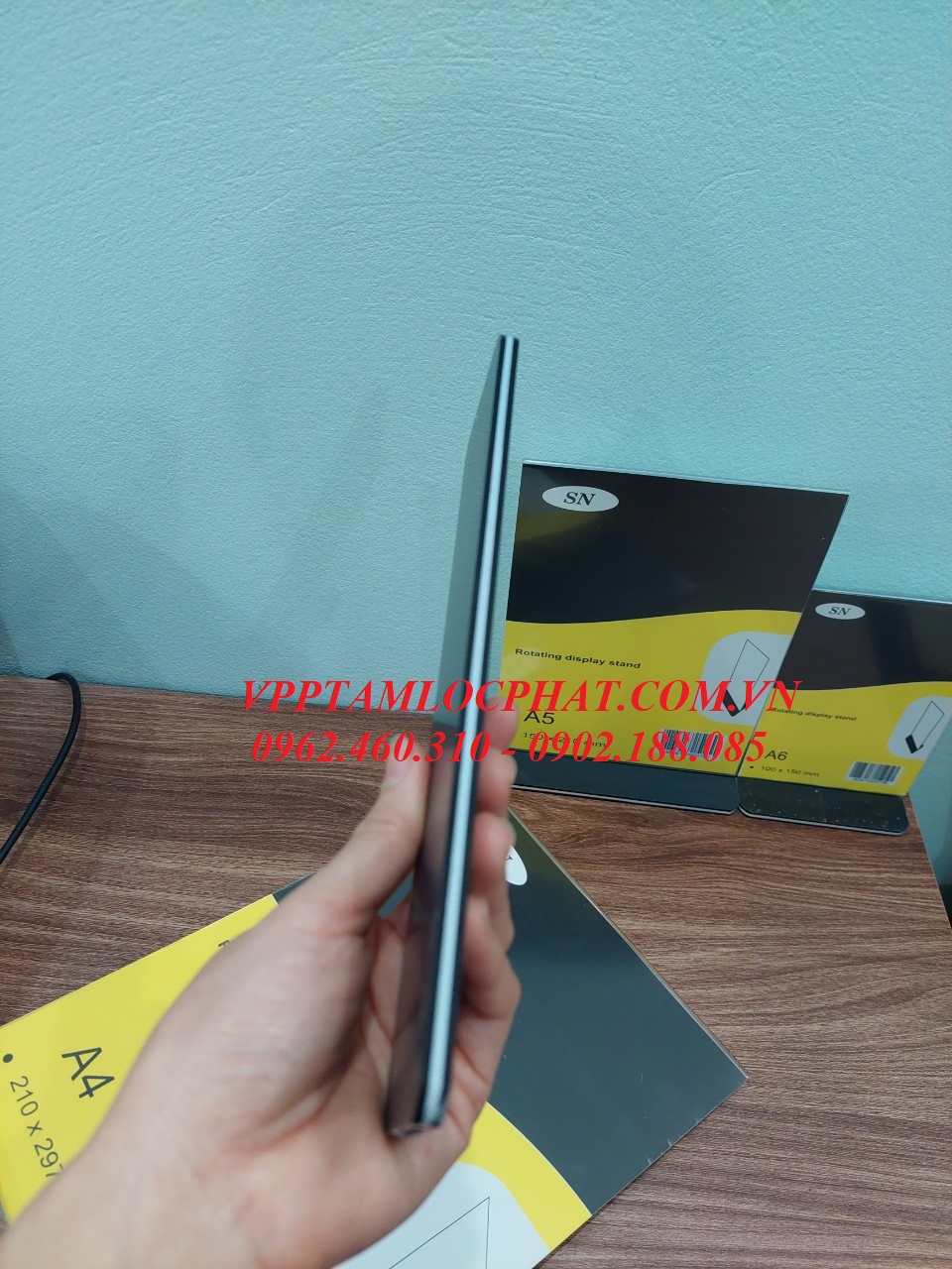 Menu mica A4 SN trong suốt (đế đen)