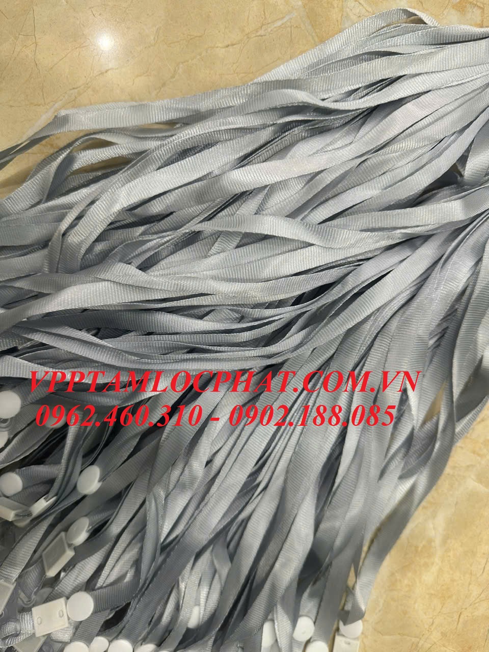 DÂY ĐEO THẺ LỤA MÓC NHỰA MÀU GHI - MÀU XÁM (loại 1)