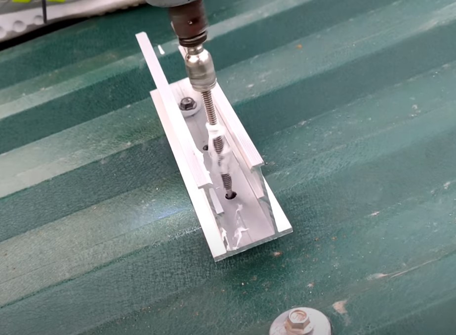 các cách cố định tấm pin năng lượng mặt trời