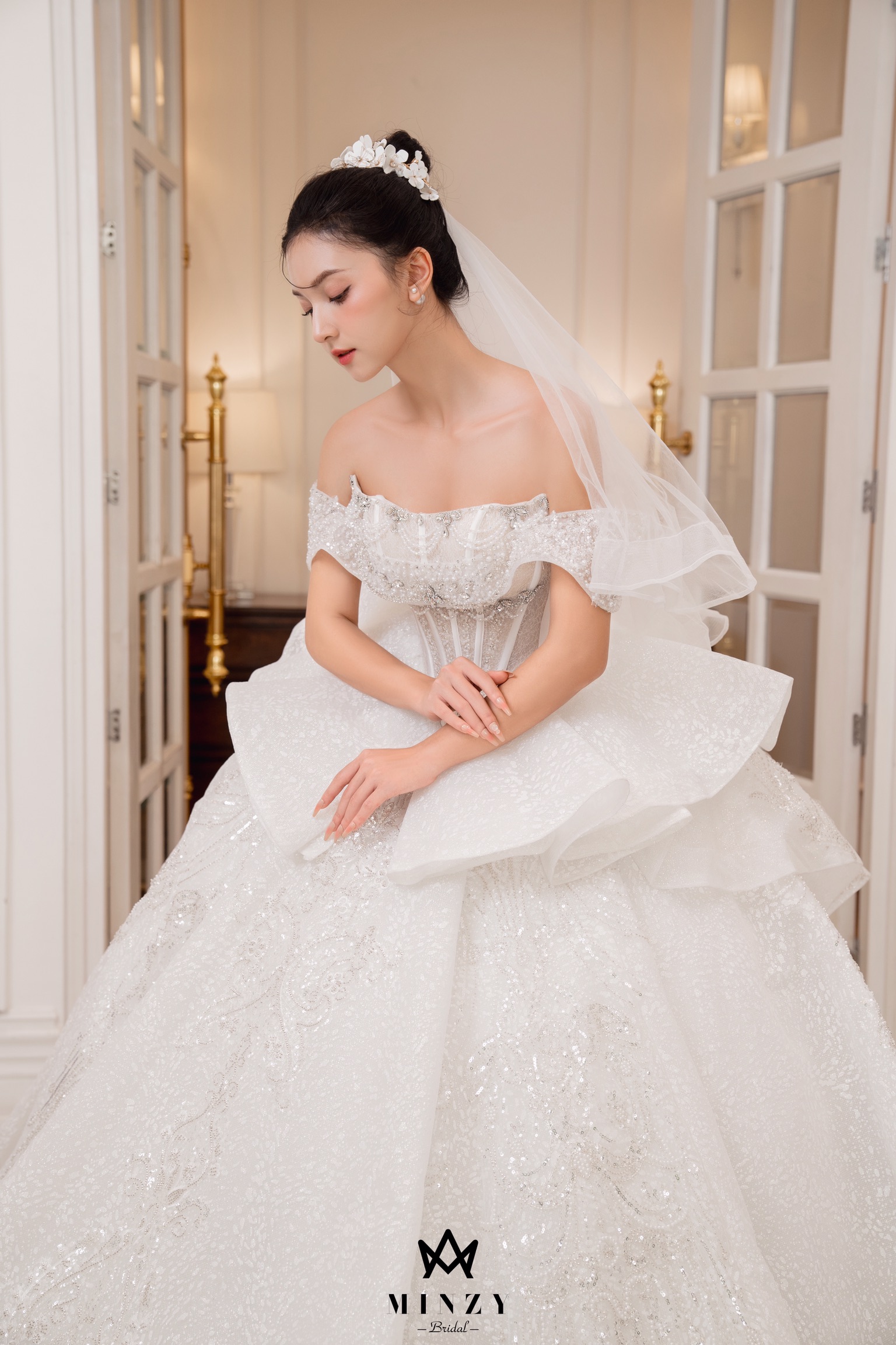 Váy Cưới đính kết