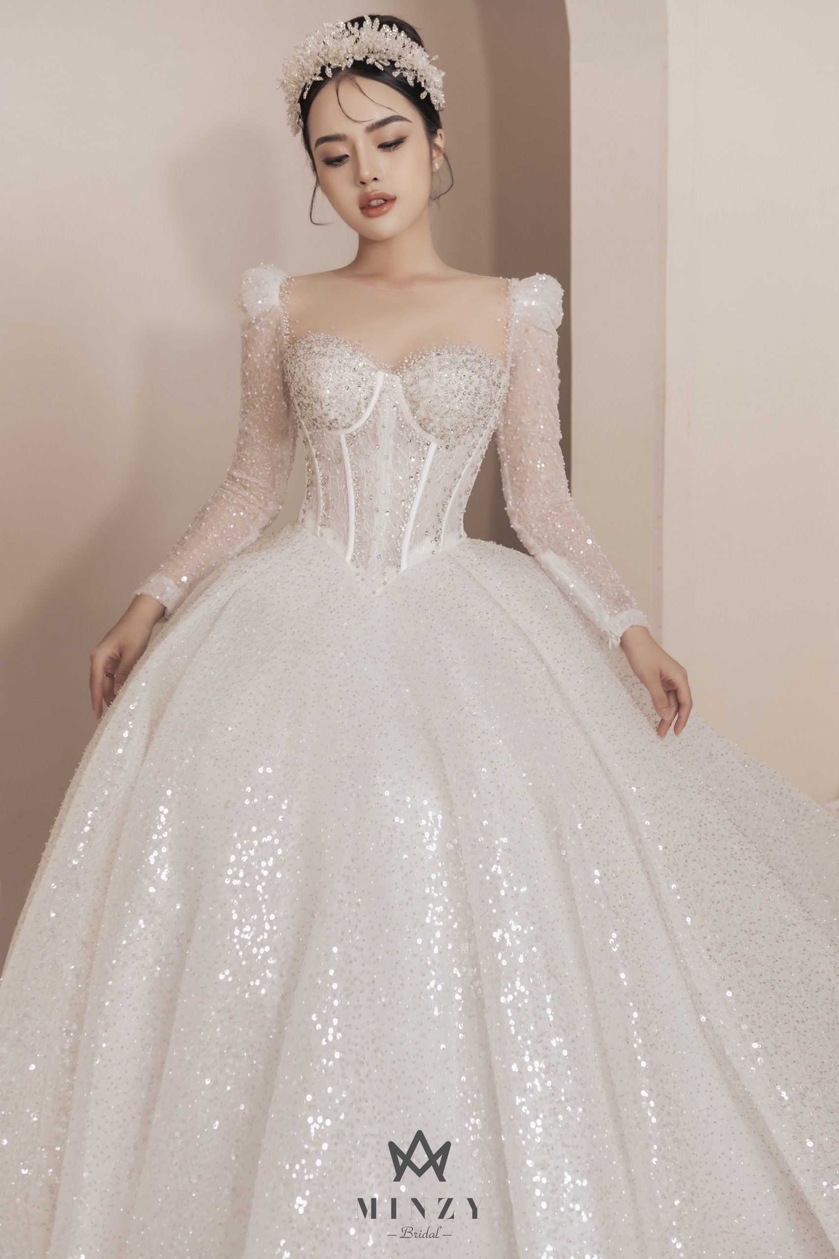 Váy cưới công chúa đuôi dài sang trọng  FELY WEEDING