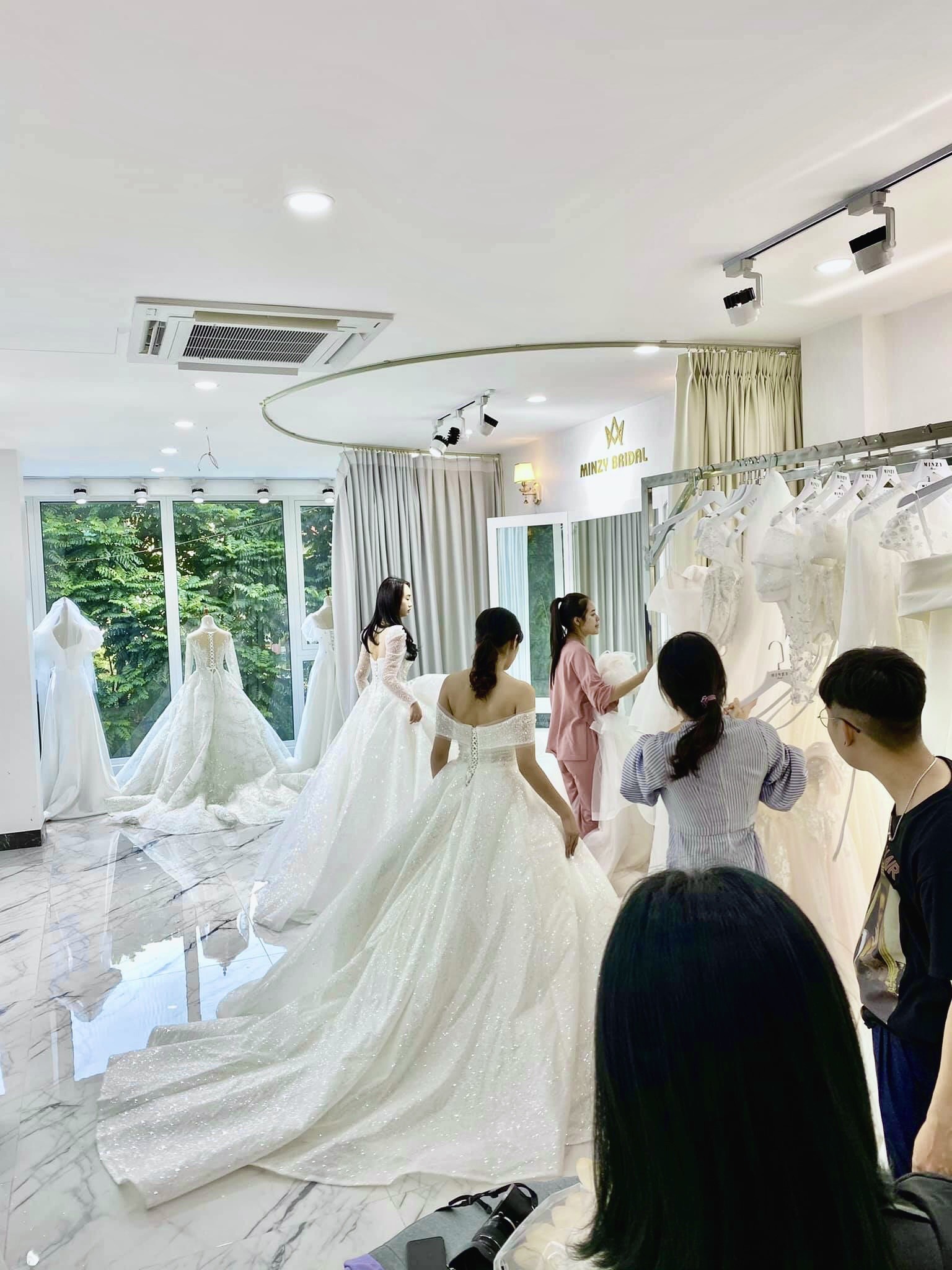 Khách hàng của Minzy