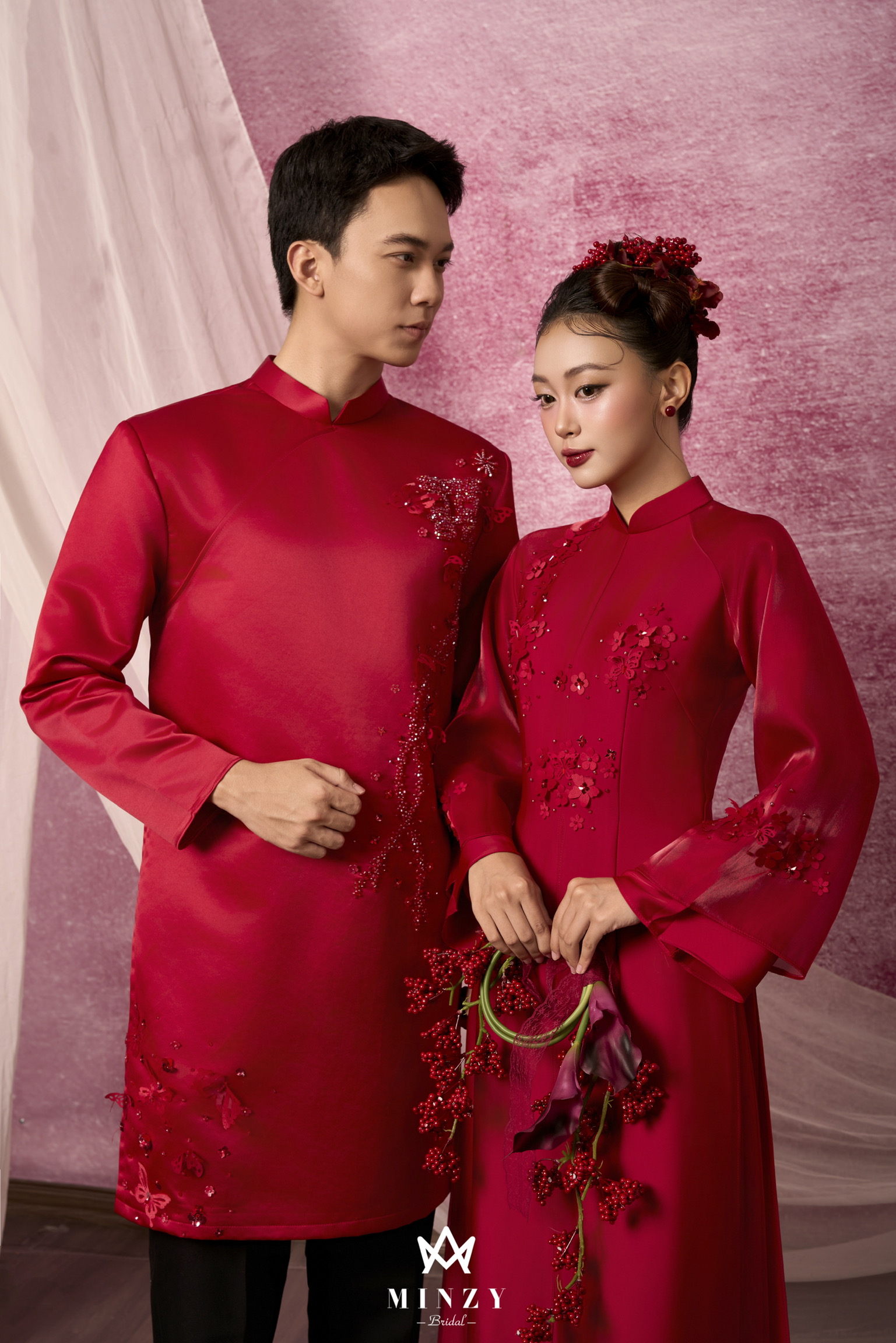 Áo dài cặp đỏ  42