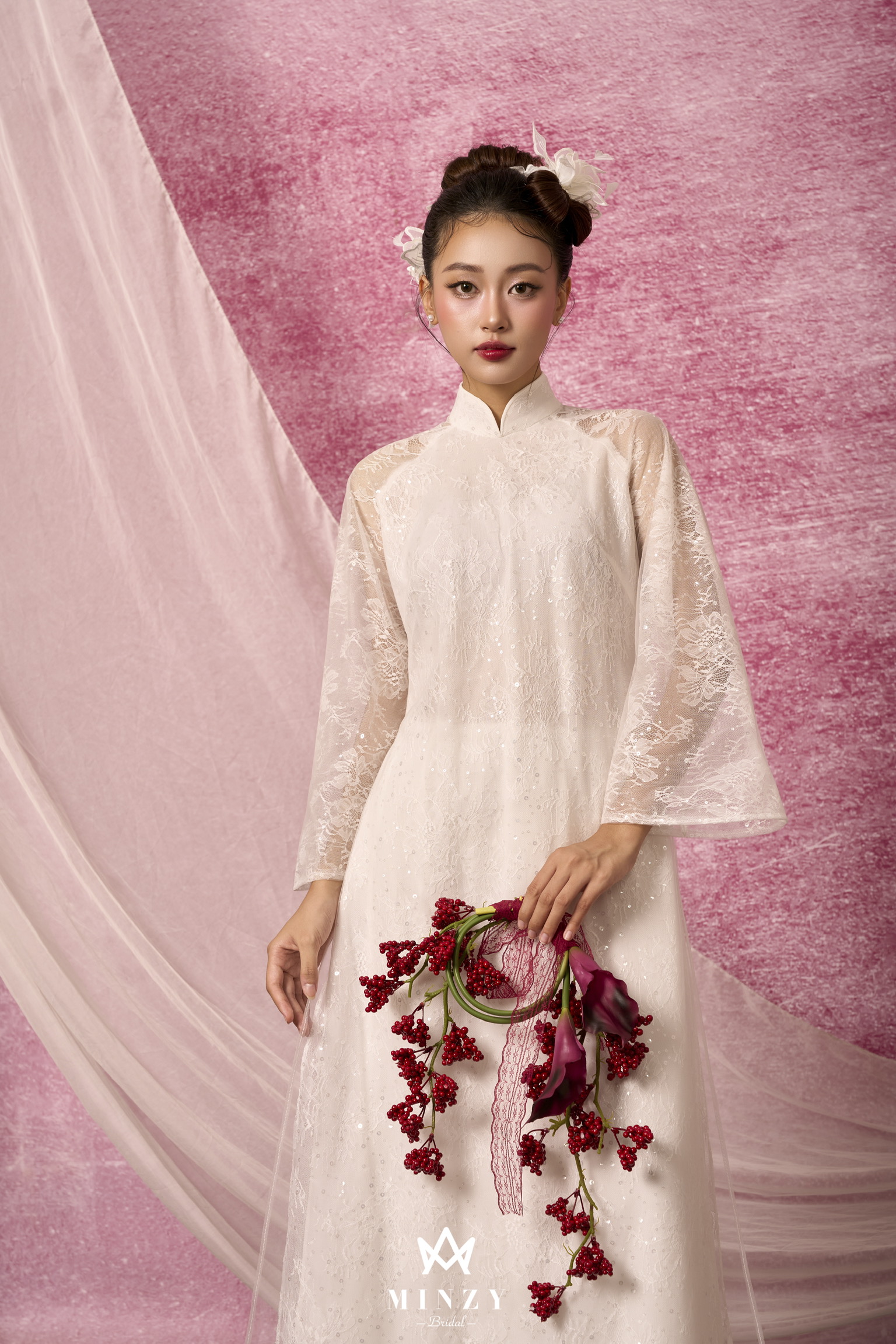 Áo dài trắng ren xuông 01