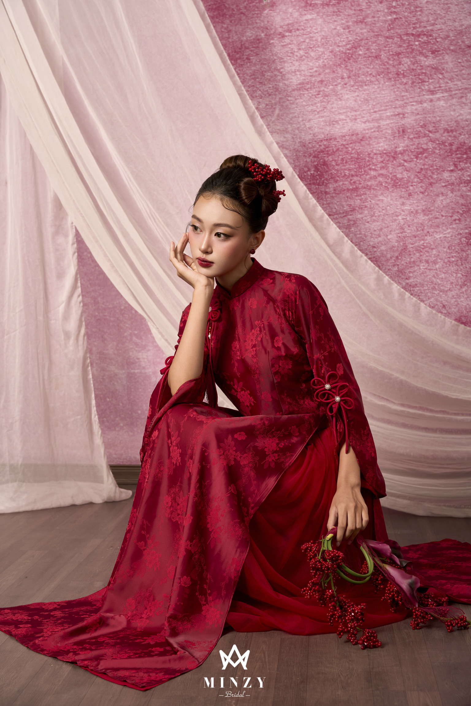 Áo dài đỏ 07