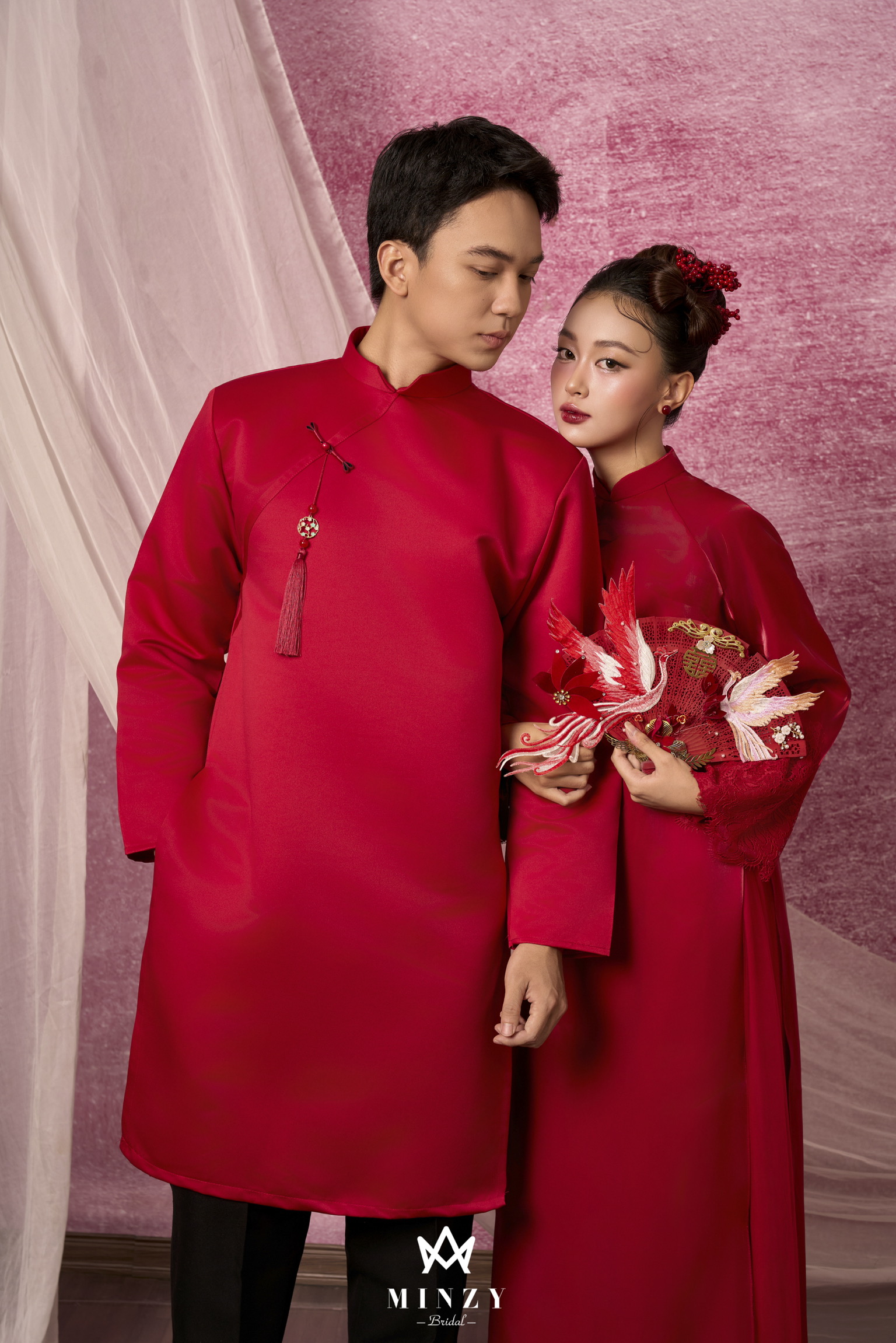 Áo dài đỏ xuông 41