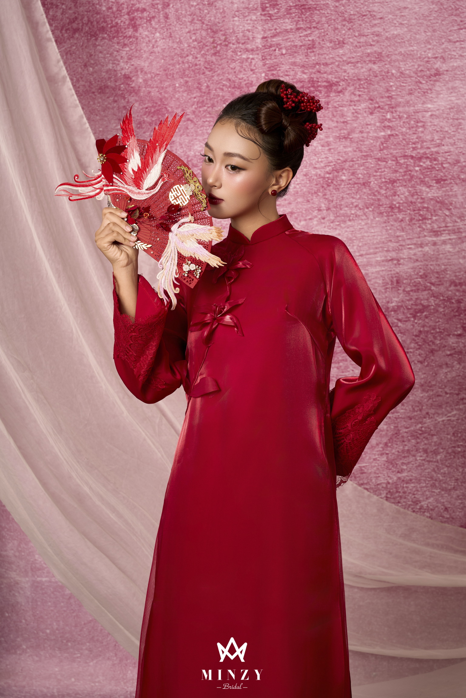Áo dài đỏ xuông 41