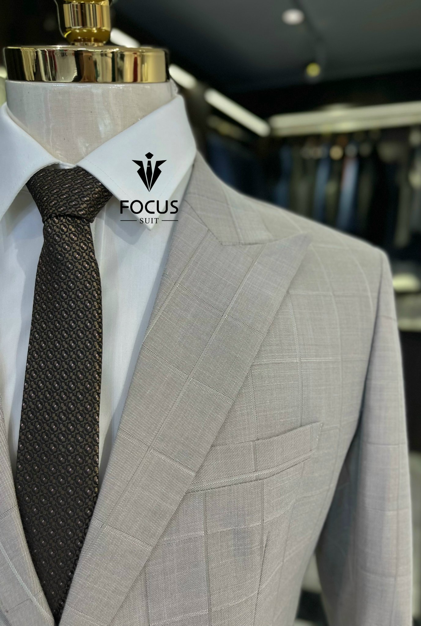 tuxedo trắng cổ vạt đen