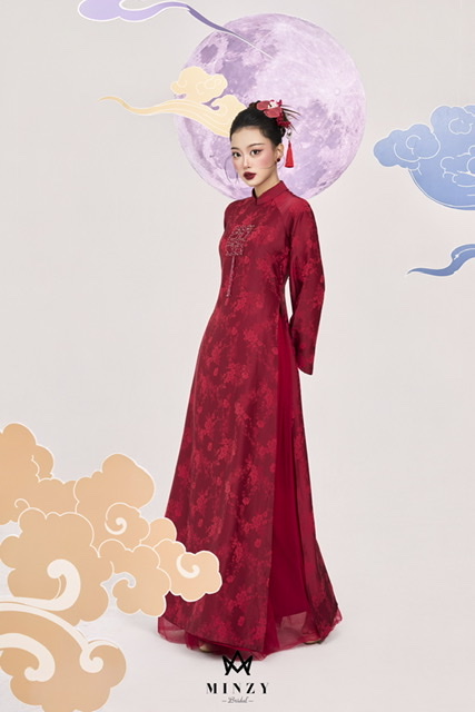 Áo dài đỏ xuông 43