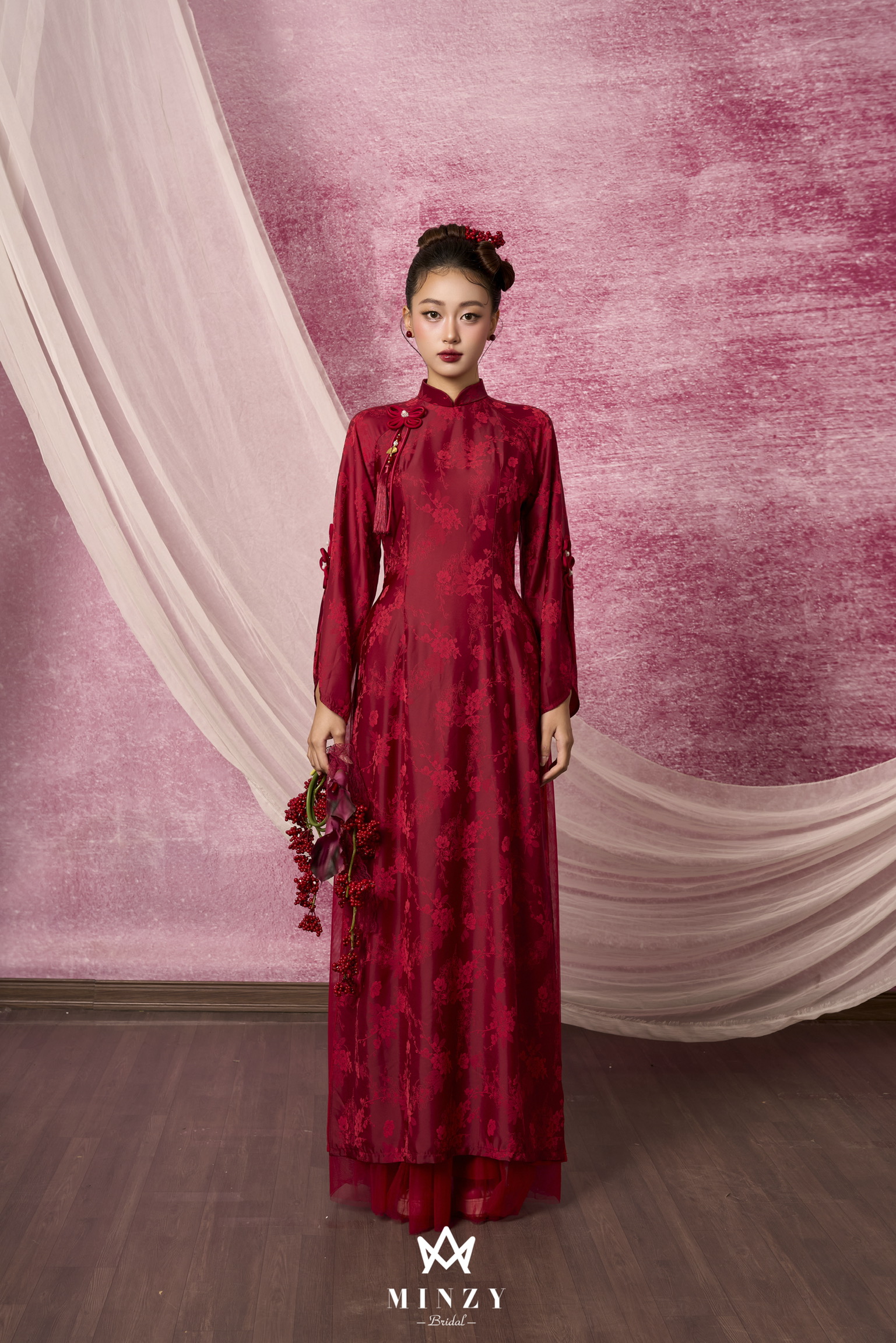 Áo dài đỏ 07
