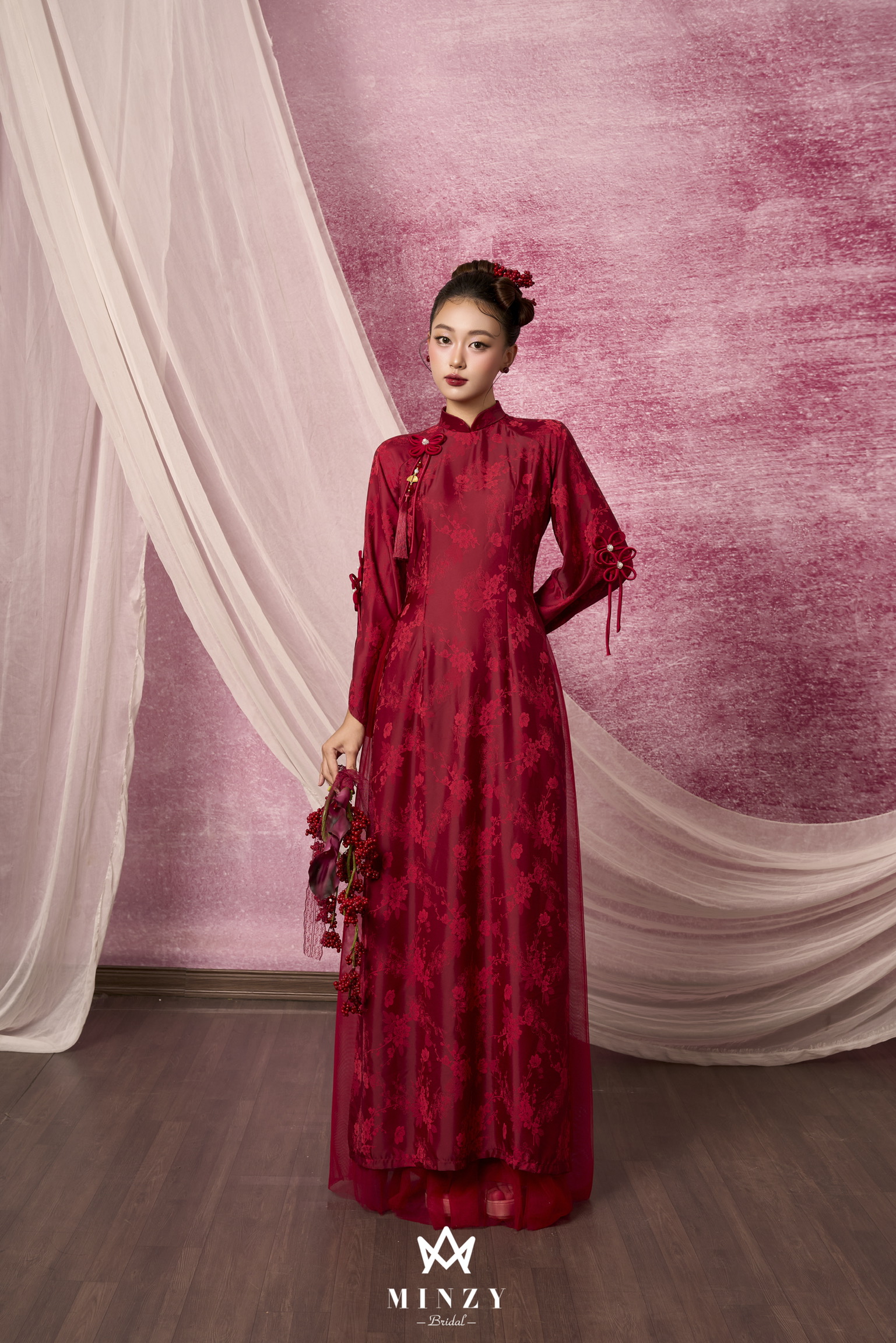 Áo dài đỏ 07