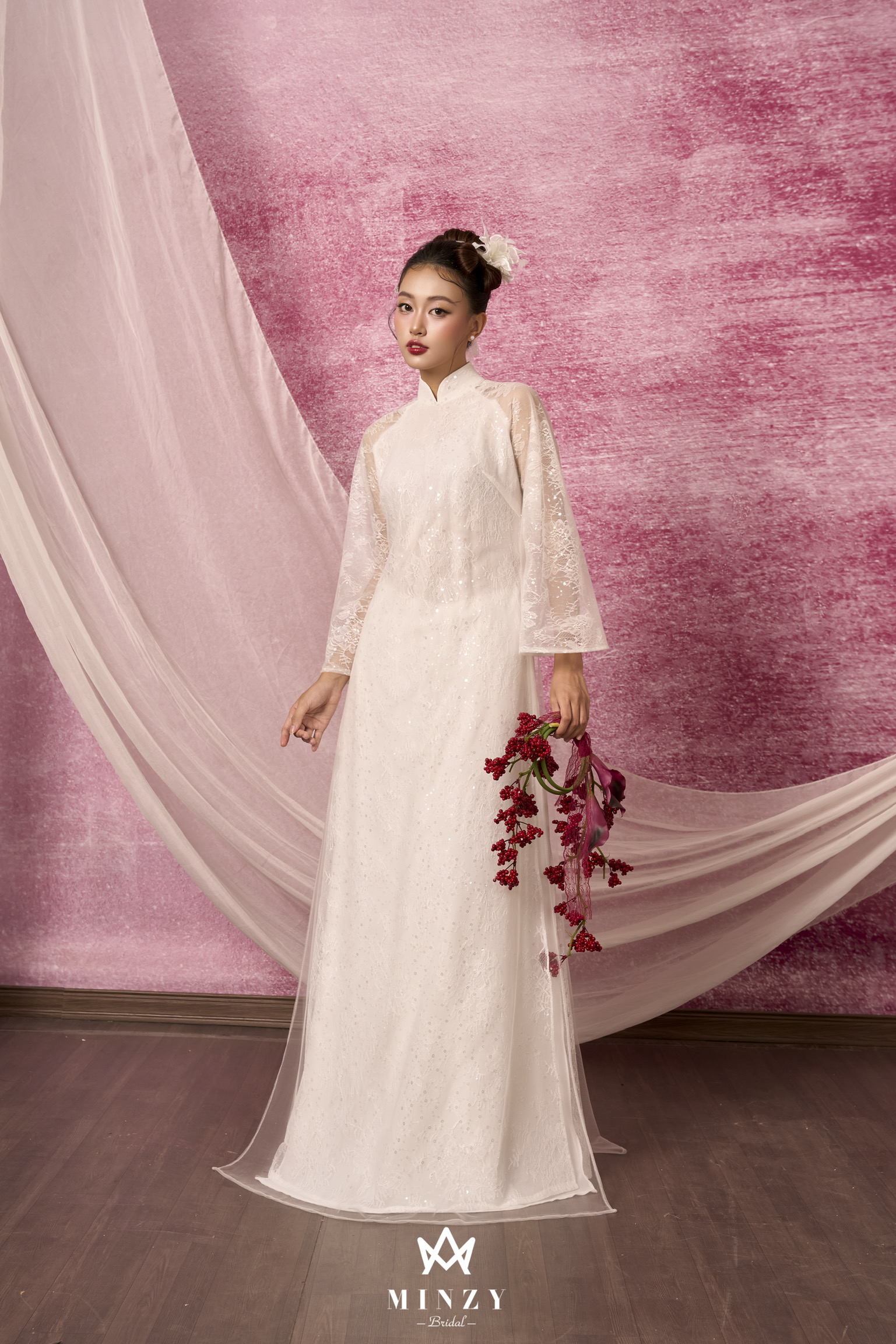 Áo dài trắng ren xuông 01