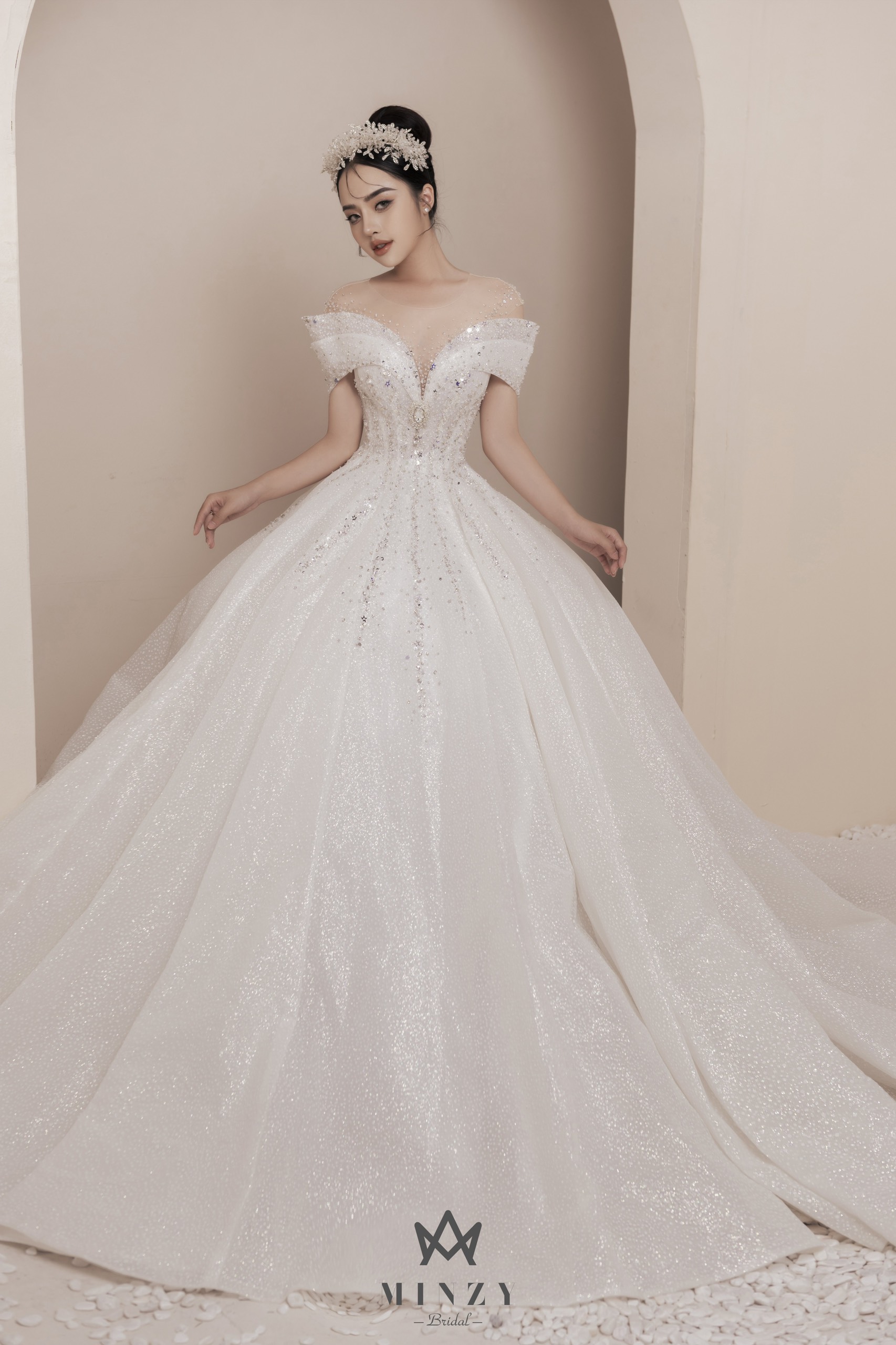 VÁY CƯỚI ĐI BÀN ĐƠN GIẢN SANG TRỌNG  Váy cho buổi tối The dress Cô dâu