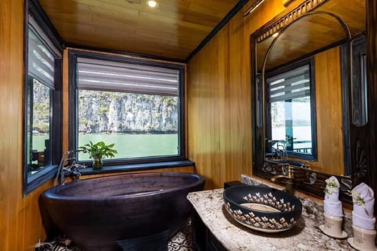 DU THUYỀN HẠ LONG LA REGINA ROYAL - TUYẾN HẠ LONG (2 NGÀY 1 ĐÊM)