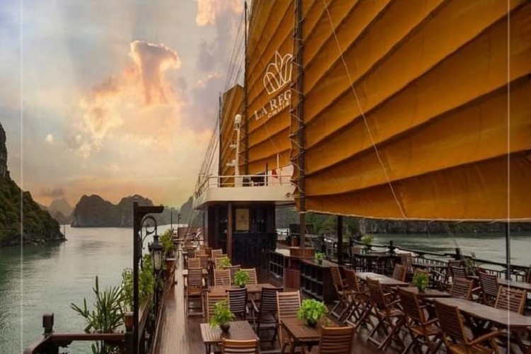DU THUYỀN HẠ LONG LA REGINA ROYAL - TUYẾN HẠ LONG (2 NGÀY 1 ĐÊM)