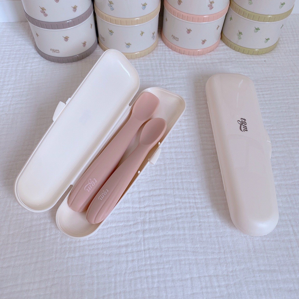 SET 2 THÌA SILICON KHỞI ĐẦU KÈM HỘP ĐỰNG