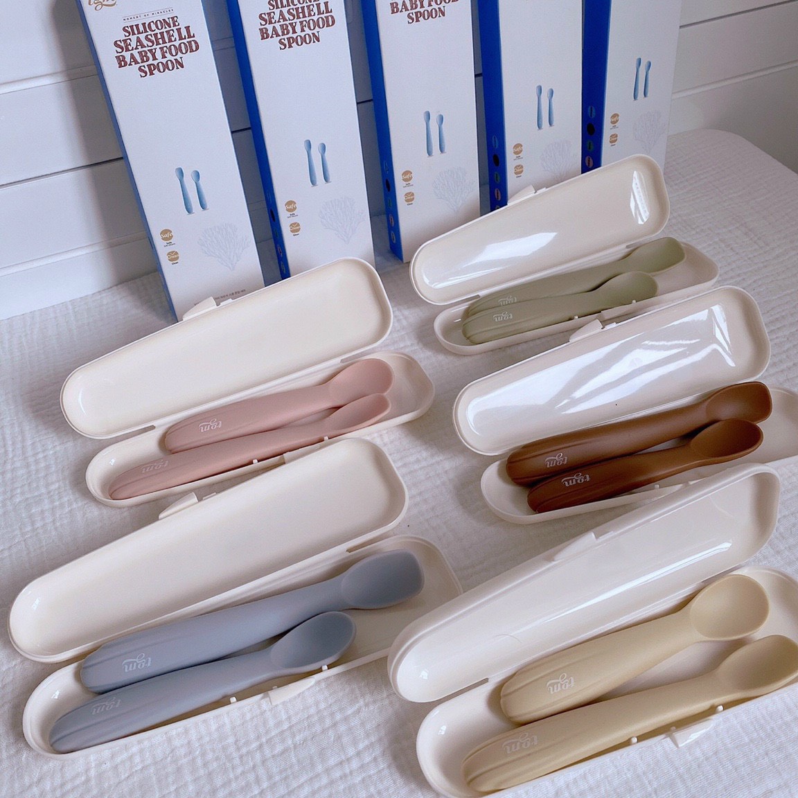 SET 2 THÌA SILICON KHỞI ĐẦU KÈM HỘP ĐỰNG