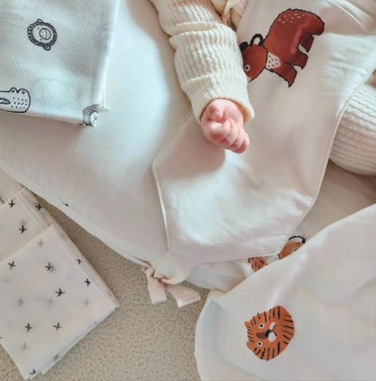 GỐI CHỐNG TRÀO NGƯỢC HONEY BEAR (SET KÈM TÚI ĐỰNG) - DONO&DONO