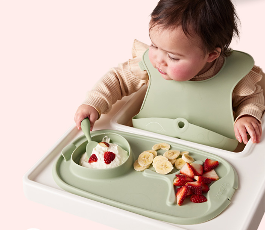 KHAY ĂN DẶM CUỘN TRÒN KÈM MUỖNG TIỆN LỢI CHO BÉ- B.BOX