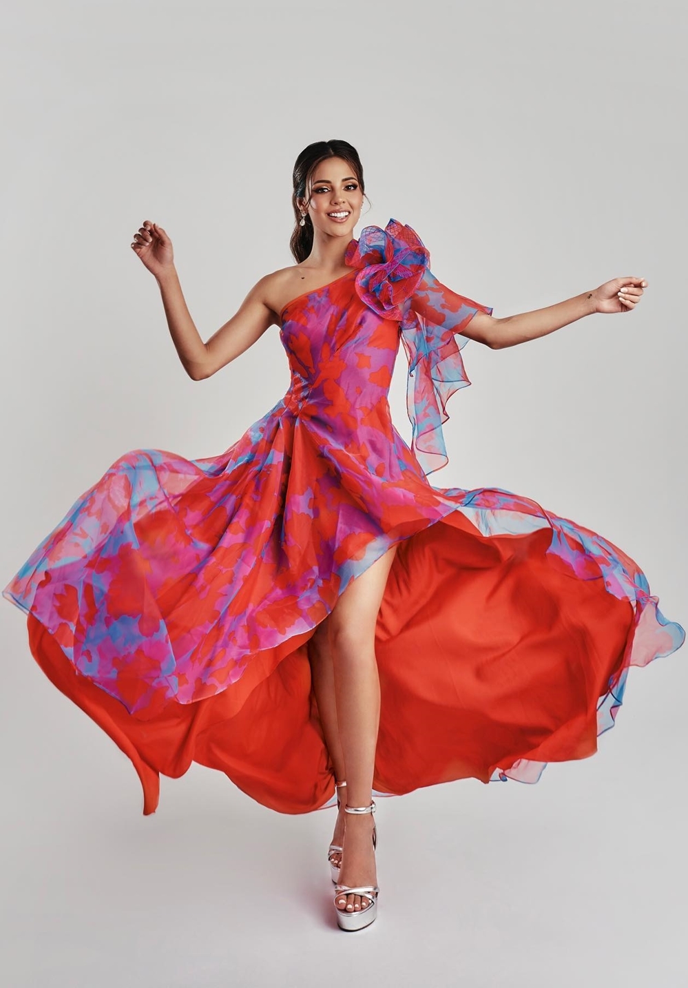 NGƯỜI MẪU 23 TUỔI ĐĂNG QUANG HOA HẬU HÒA BÌNH PERU NGƯỜI MẪU 23 TUỔI ĐĂNG QUANG HOA HẬU HÒA BÌNH PERU