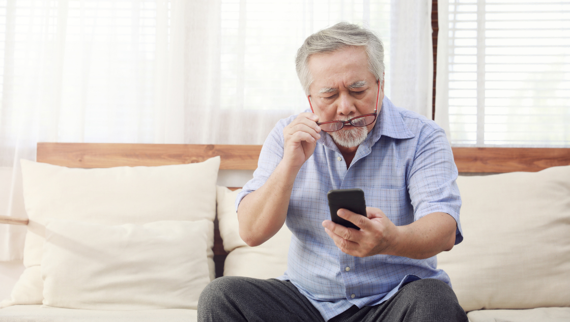 Kính titan cho người trung niên Kính titan cho người trung niên