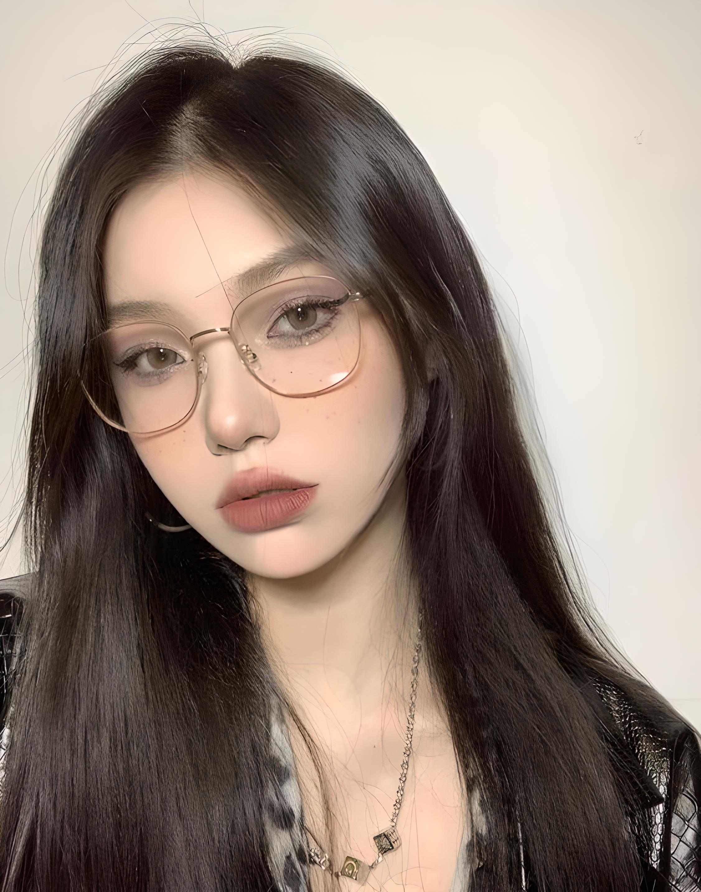 KÍNH XINH HÀN QUỐC CHO NÀNG “ĐIỆU ĐÀ” KÍNH XINH HÀN QUỐC CHO NÀNG “ĐIỆU ĐÀ”