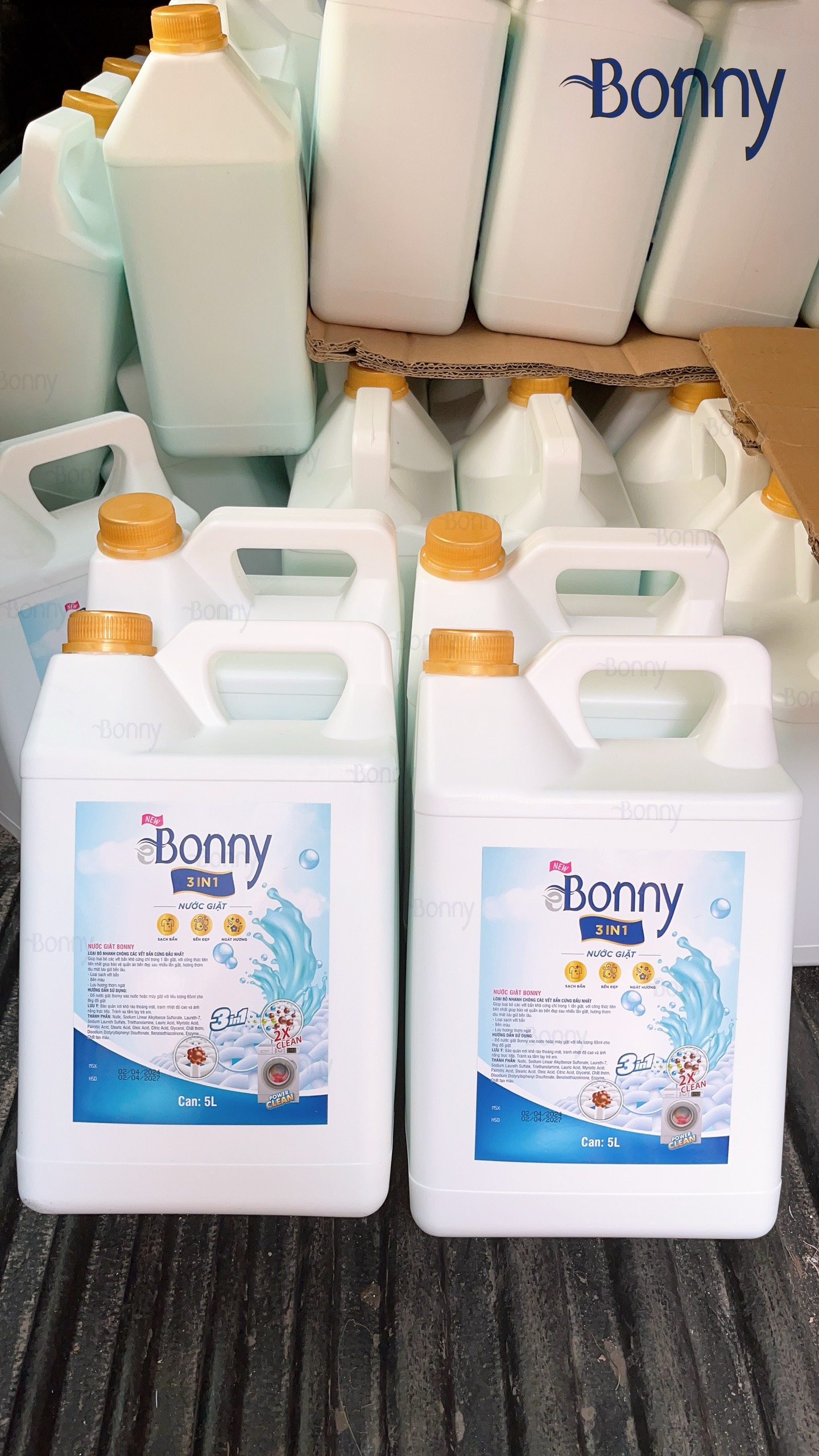 Can nước xả vải Bonny hương comfort