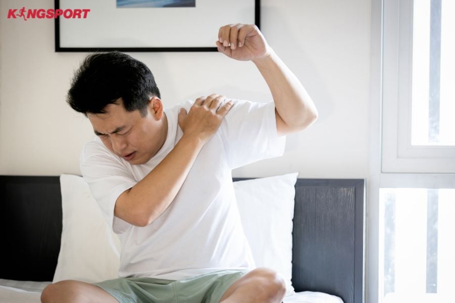 Bị căng cơ vai phải làm sao? Cách giãn cơ vai sau khi tập