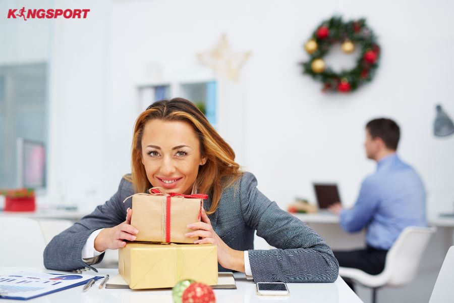 QUÀ TẶNG NHÂN VIÊN Ý NGHĨA ĐƯỢC NHIỀU NGƯỜI LỰA CHỌN NHẤT