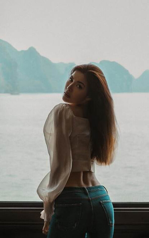 Hình xăm họa tiết đường nét trên lưng