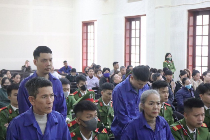 Tòa tuyên 9 án tử hình trong vụ án 11 bị cáo, người thân khóc ngất