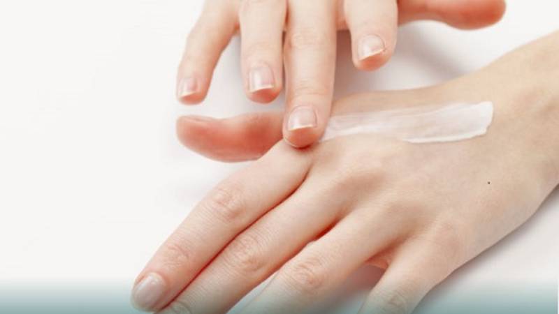 3 mẹo làm da tay hết nhăn nheo gân guốc bằng nguyên liệu cực kỳ đơn giản mà chị em không thể bỏ qua