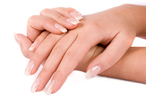 Móng tay bất ngờ bị gãy thì hãy áp dụng những mẹo sau để sơ cứu nhanh