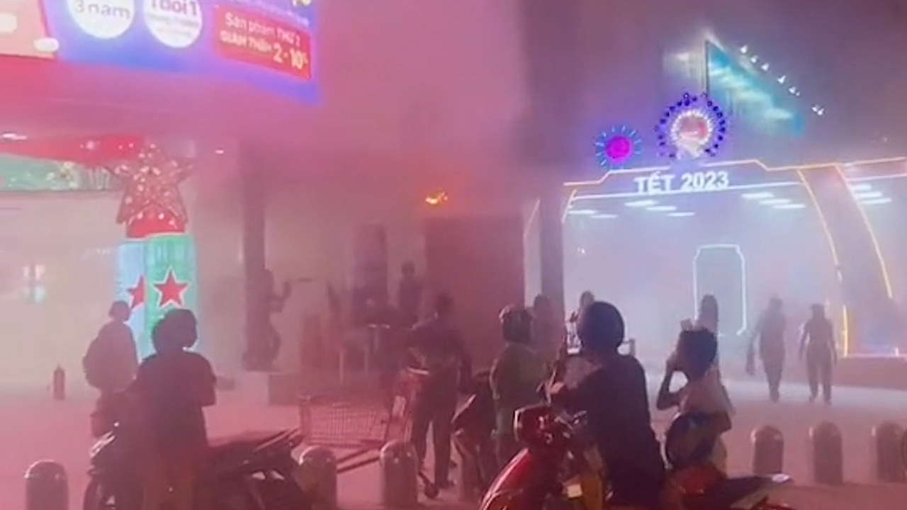 TP Hồ Chí Minh: Cháy Lotte Mart Quận 7, hàng trăm người tháo chạy
