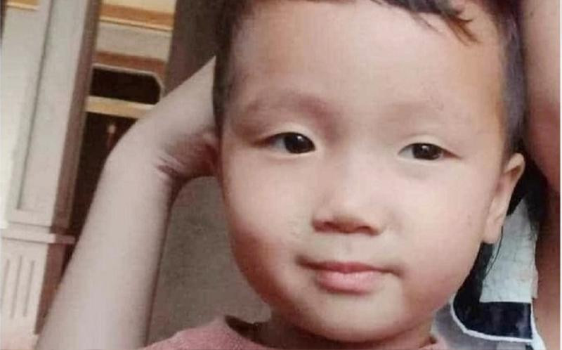 Thông tin mới vụ bé trai 2 tuổi mất tích bí ẩn trước cổng nhà