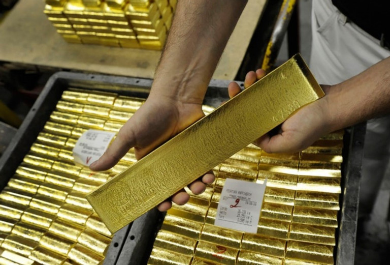 Giá vàng hôm nay 15/1/2024 tăng dữ dội, chờ mốc lịch sử mới