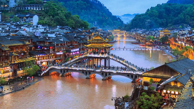Bỏ túi từ A - Z kinh nghiệm du lịch Phượng Hoàng Cổ Trấn - Trung Quốc