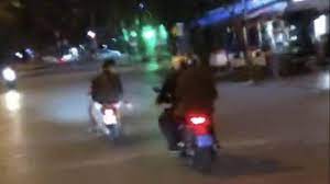 Gã đàn ông đi xe Wave chuyên xin tiền ở Hà Nội là ai?