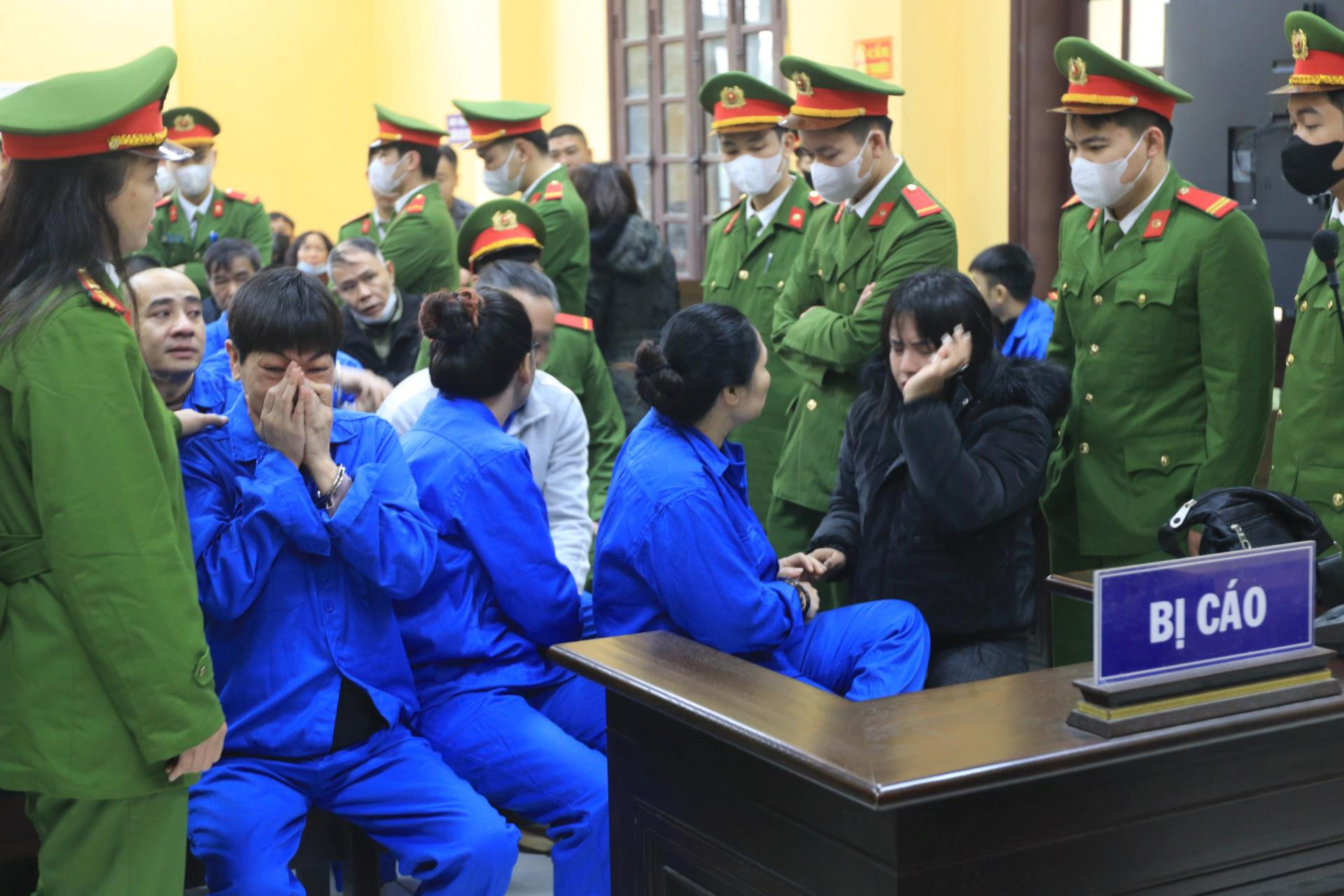 Toàn bộ 11 bị cáo trong đường dây ma túy ‘khủng’ lĩnh án chung thân và tử hình