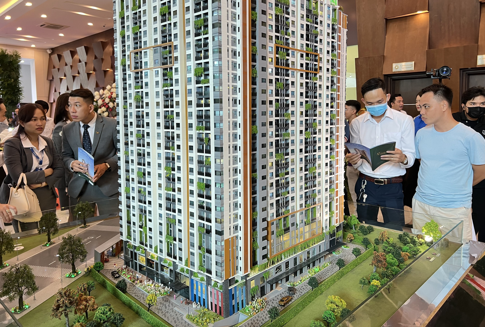 Thị trường bất động sản kiên nhẫn chờ cú hích