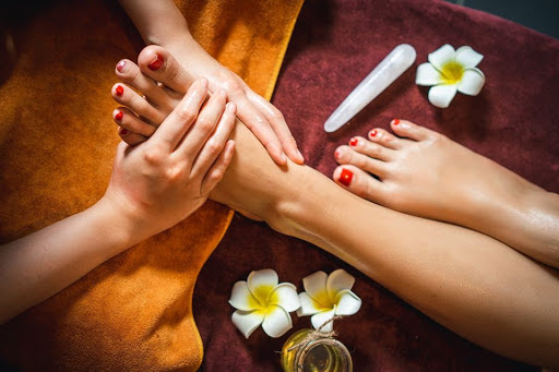 5 phút xoa bóp bàn chân để giảm đau và mệt mỏi